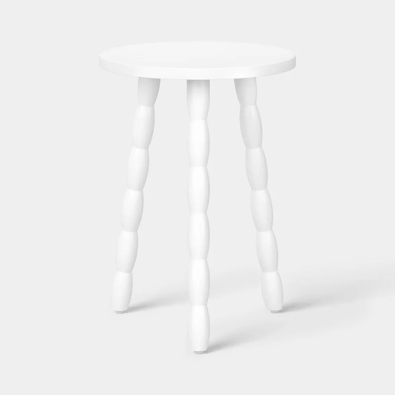 Witte houten bijtafel met drie balvormige poten